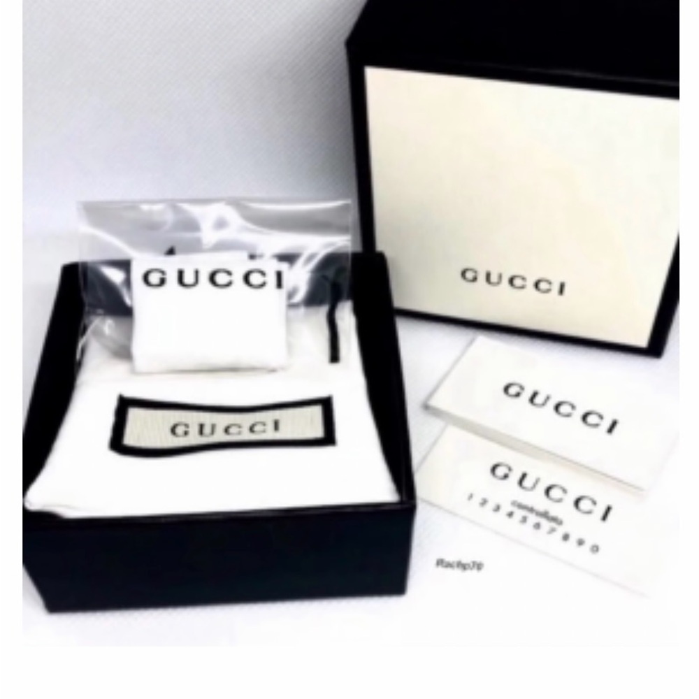 Gucci Silver Pendant Necklace Sleek Jewelry Accessory - Picture 7 of 7